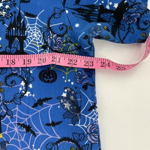 UA Scrubs Uniform Advantage Nurse Uniform Top L Halloween Print Healthcare Top - Picture 6 of 9